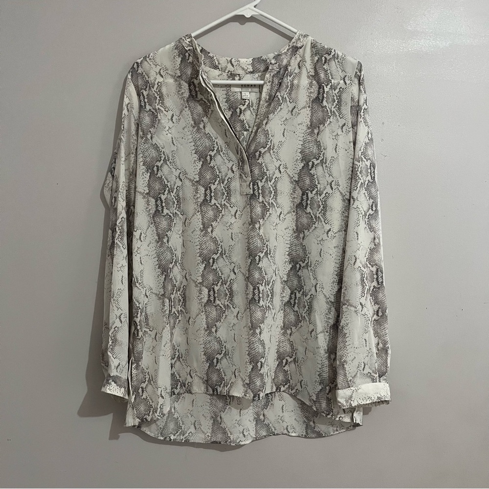Women's Snake Print Blouse size large Kenar white gray v neck pullover top